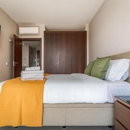Sun Retreat Portimao, With Pool And Private Balcony Apartament Portimão